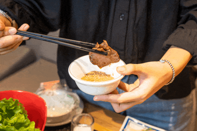 烤肉|口口爆汁，凌晨两点还全是人！这个城中村惊现“烤肉之都”！连续一个月3.3折