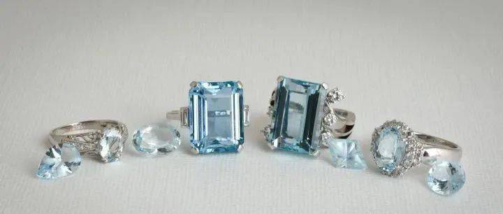 双胞胎|刘嘉玲、那英撞脸，堪比双胞胎？珠宝圈尴尬的碰瓷现场，你更分不清...