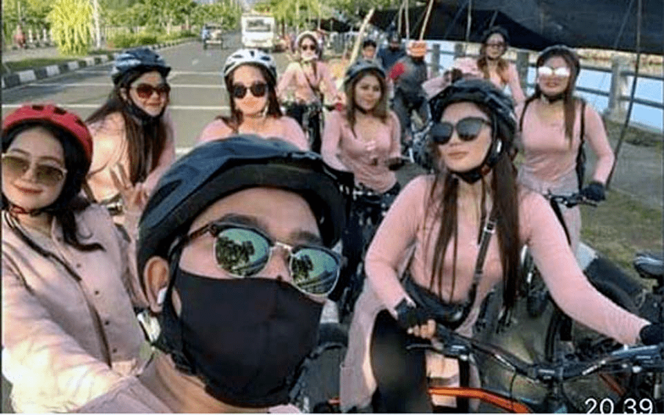 女性|女孩穿性感吊带被判刑！首相：穿这么少，被性侵都是你们自找