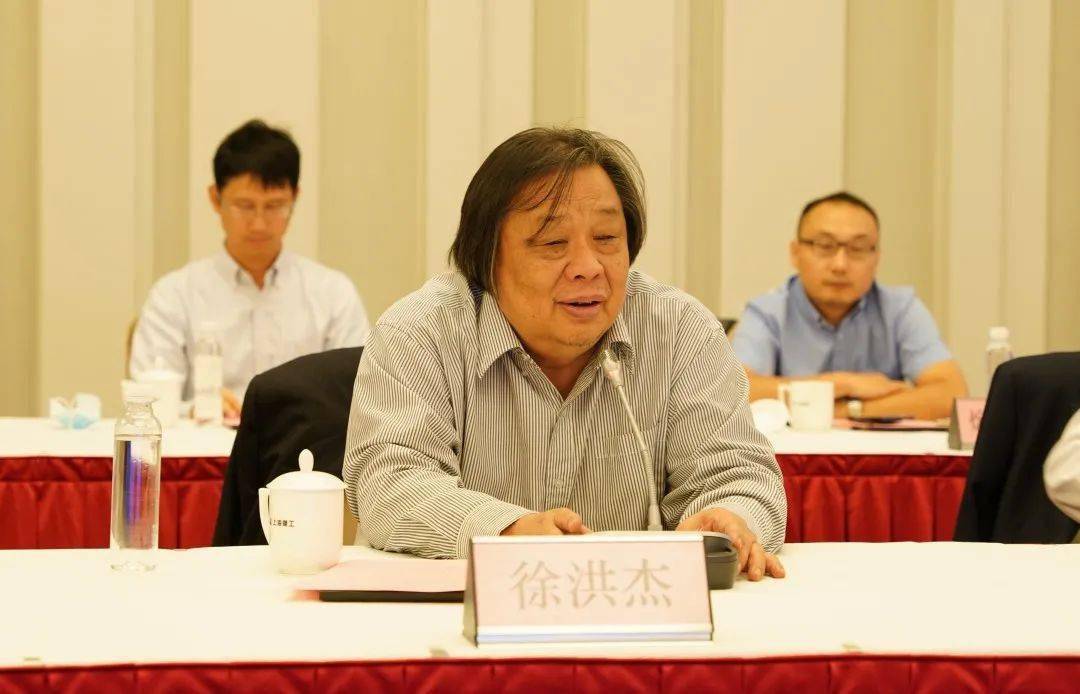 负责人徐洪杰出席并讲话,上海应物所所长戴志敏和上海建工党委副书记