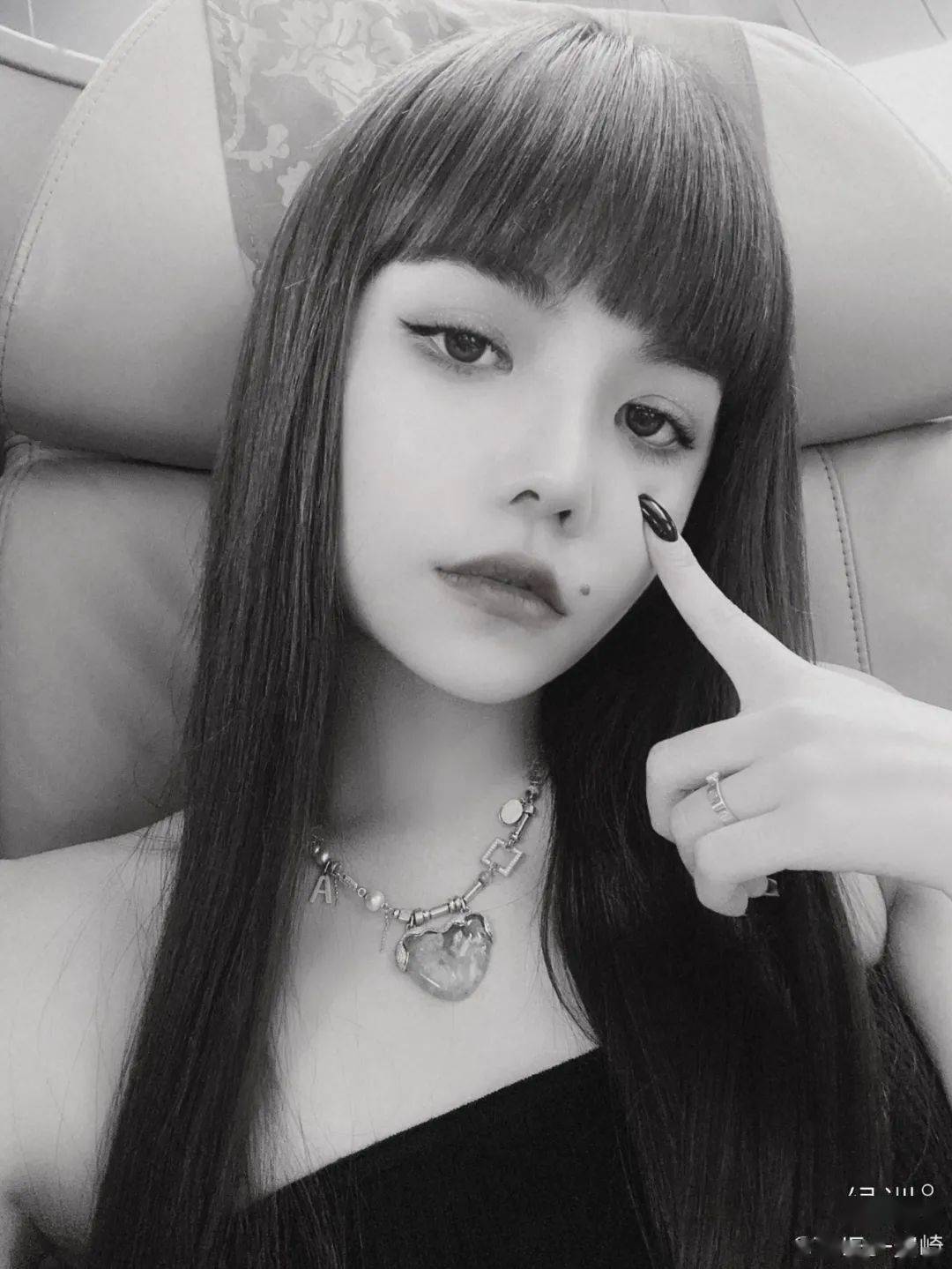 宋妍霏|入秋的第一波美甲，宋妍霏先安排上了！