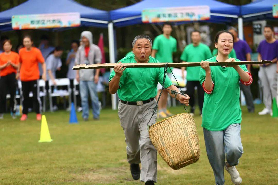 上海市首届农民体育健身活动周松江乡村趣味运动会欢快中落幕