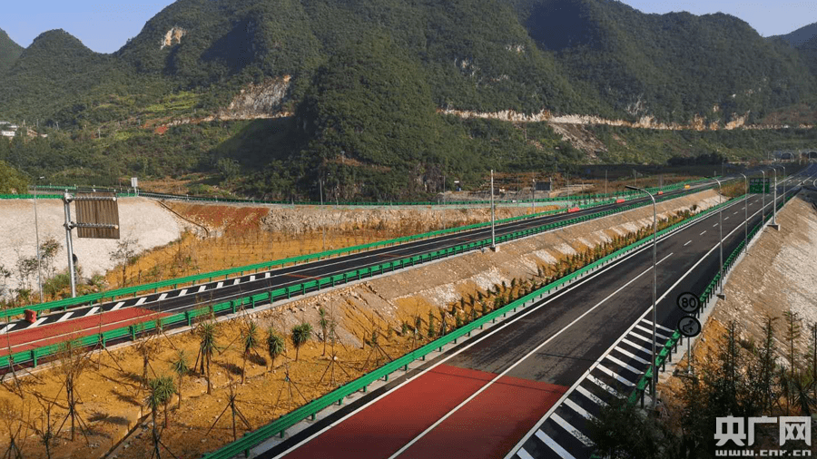 文马高速公路试通车