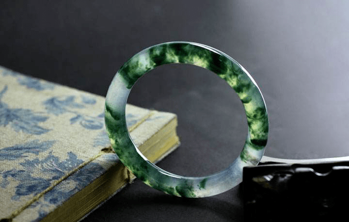 手镯|金星花18000买翡翠手镯被骗！更让人气愤的，是她朋友说的3个字...