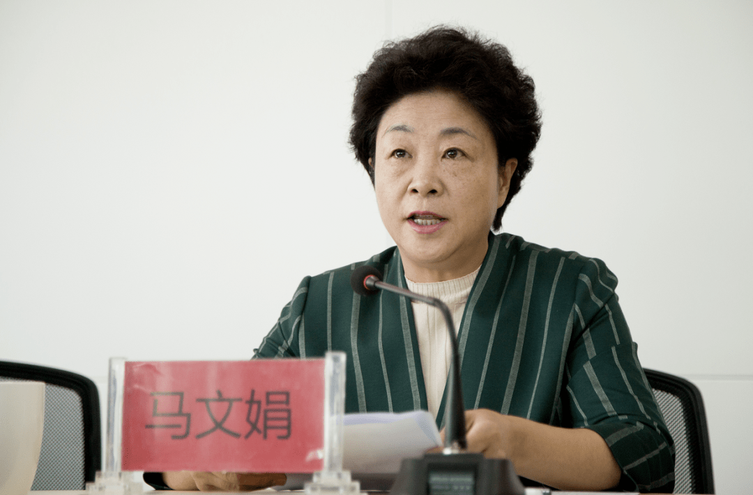 自治区司法厅党委书记,厅长冯自保,自治区妇联党组书记,主席马文娟