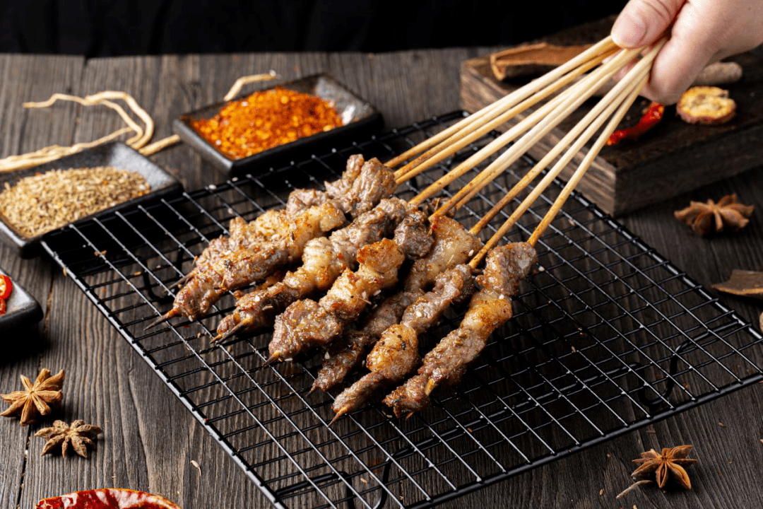 青菁|承包你夜宵的美食店今晚送福利了！喜市火锅、青菁酒家、阿三烧烤、虾掰聚煲盆...50份霸王餐、最低4.8折