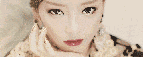 眼睛|32岁“国民老婆”喜当妈？！冻龄“眼”技完虐21岁女儿，做好这一步，真得会显年轻！