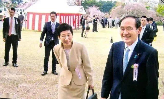 望夫|日本新首相夫人:钟点工二婚嫁给农民工,最终凭什么能望夫成龙?