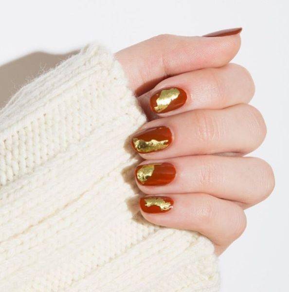 红色|今秋最流行的10款美甲：温柔又高级