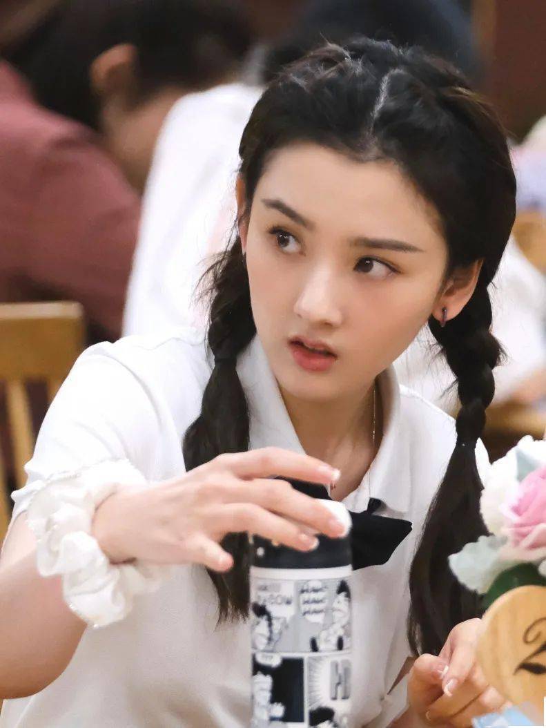 图片|入秋的第一杯奶茶?别忘了给唇色也安排上!