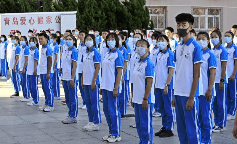 青岛旅游学校举行庆祝新中国成立71周年主题升旗仪式