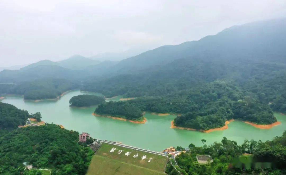 九洞森林公园用地属于广东省樟木头林场,建成后被列入银瓶山森林公园