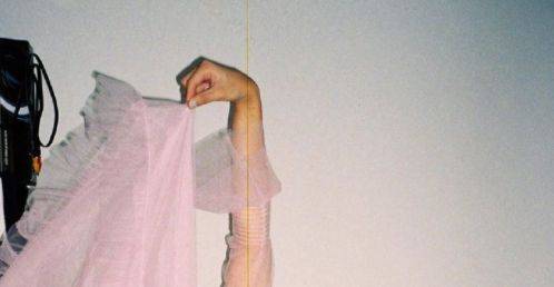 纱裙|伊能静儿子哈利再晒女装照 穿纱裙化桃花妆很精致