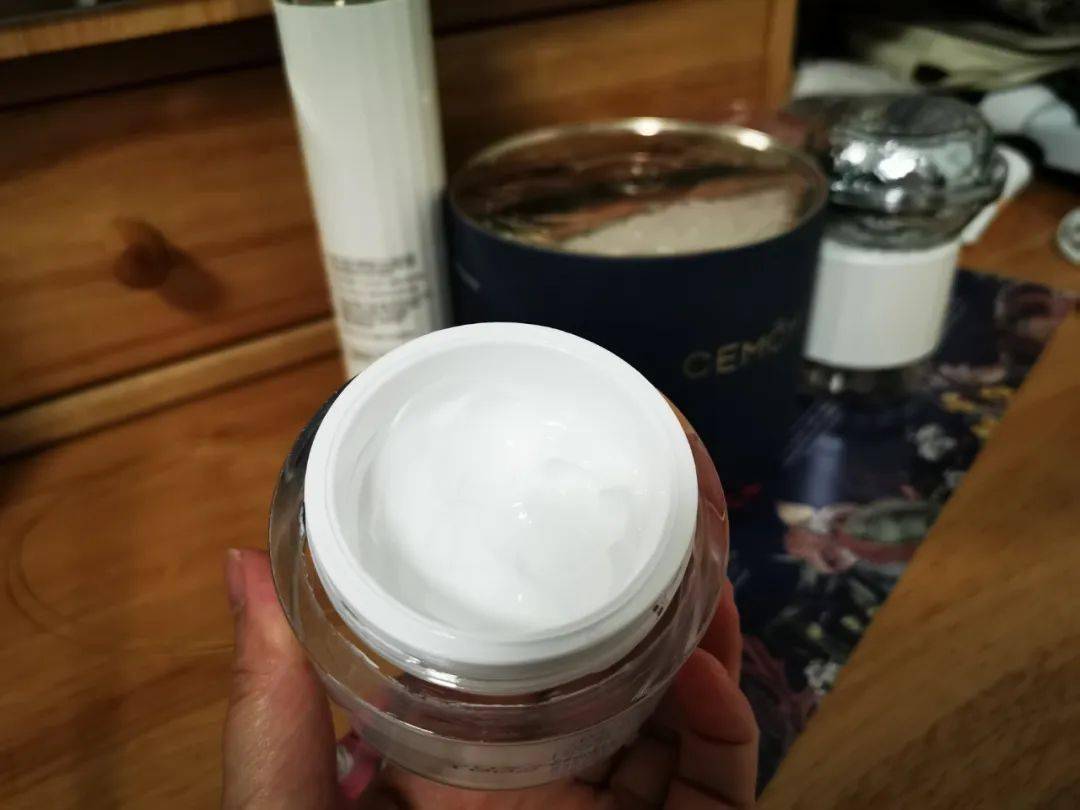 成分|Zeff素颜霜·返团丨10秒就能让你“真”白起来，无痕自然?