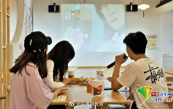 食堂|吃饭K歌两不误！高校食堂变音乐餐厅