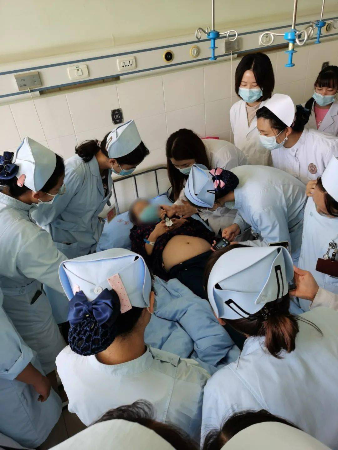 控制|胰岛素泵随身走，控制血糖显身手——县中医医院引进胰岛素泵强化治疗糖尿病取得成功