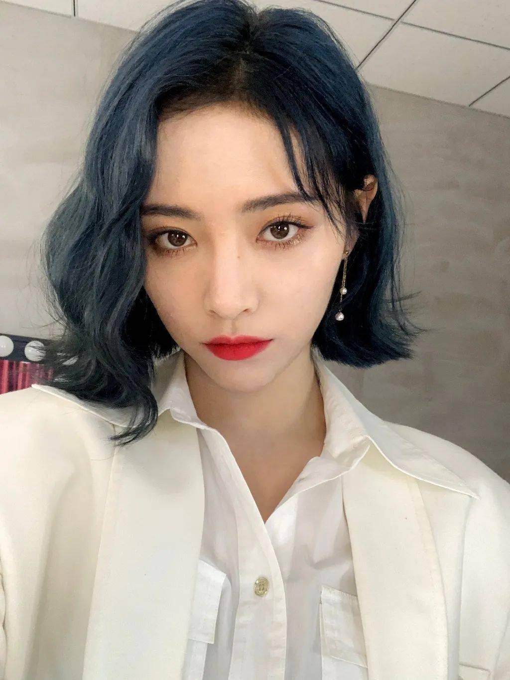 黑发|又酷又甜，宋祖儿的半永久茶黑发竟也要花这么多心思来护色？