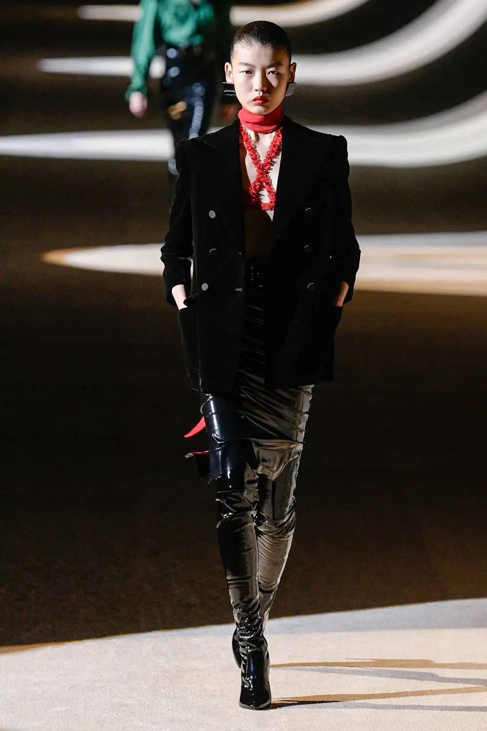 2020saint laurent paris是2012年3月重返伊夫圣罗兰(yves saint