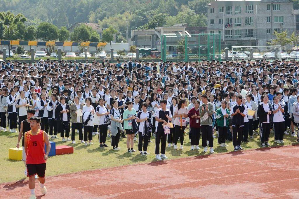 9月30日,青田县船寮高级中学第十九届田径运动会圆满结束.