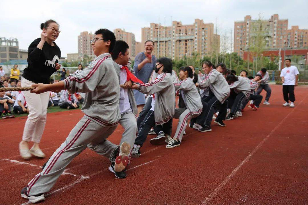 学校热点3金水苑中学心的凝聚力的较量第六届悦动节之拔河比赛