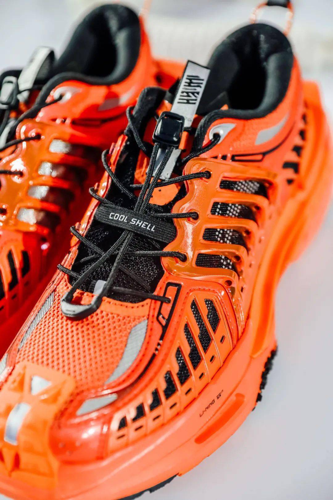 时装周|凭什么李宁能连续走时装周？凭这几双鞋就「足」以证明