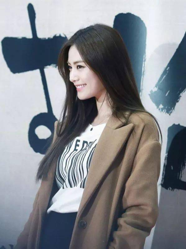 盲目跟风|换发型怕踩雷？拒绝盲目跟风，学会这3个技巧，超显气质还能“一键瘦脸”！