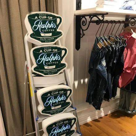 礼盒|大 牌 的 月 饼 长 啥 样 啊 ？