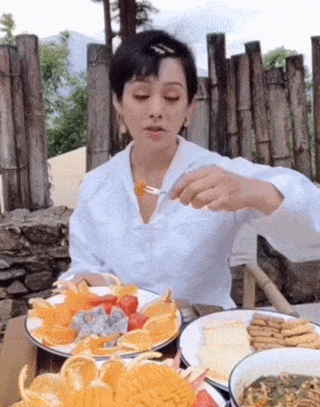 皮肤|小S“摇钱树”计划稳了！母女同登封面似姐妹这是医美的力量？