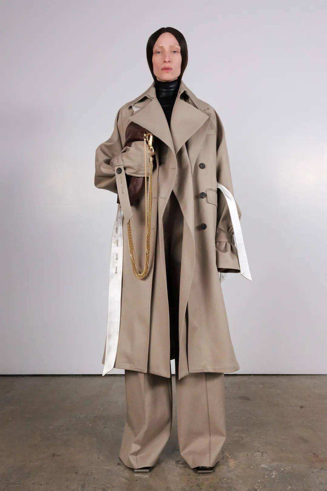 叛逆|他从Celine离职后,创立品牌短短一年火速爆红!新生代叛逆少年的禁欲系极简风~