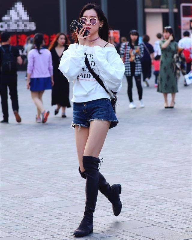 爱美|街拍：长发披肩的时尚女孩，着实让人眼前一亮