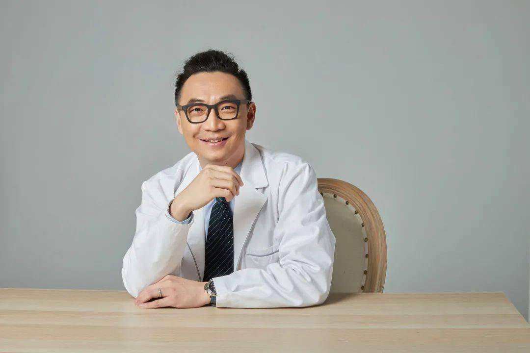 皮肤|小S“摇钱树”计划稳了！母女同登封面似姐妹这是医美的力量？