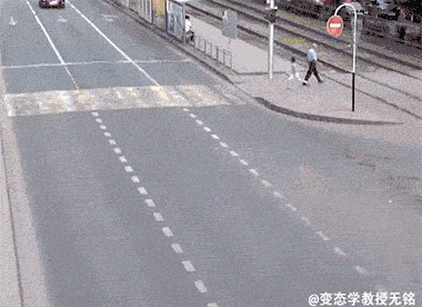 多看一眼,安全保险;多防一步,少出事故.