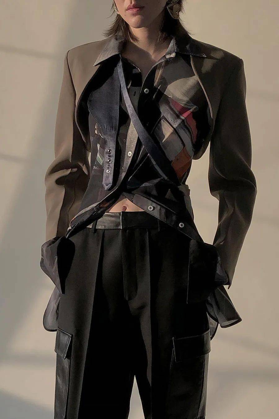 叛逆|他从Celine离职后,创立品牌短短一年火速爆红!新生代叛逆少年的禁欲系极简风~