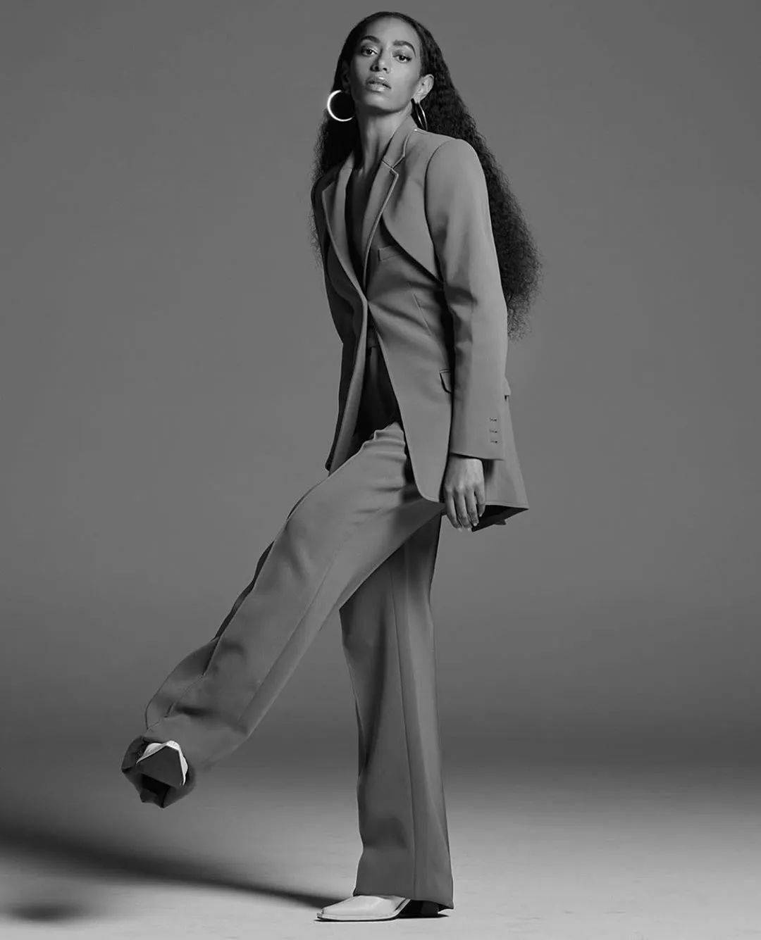 叛逆|他从Celine离职后,创立品牌短短一年火速爆红!新生代叛逆少年的禁欲系极简风~