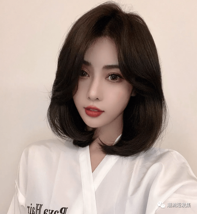 最流行的发型2020最火,2020女短发最流行发型 2020流行发尾带个"弯儿",让你的的发型更具立体感!