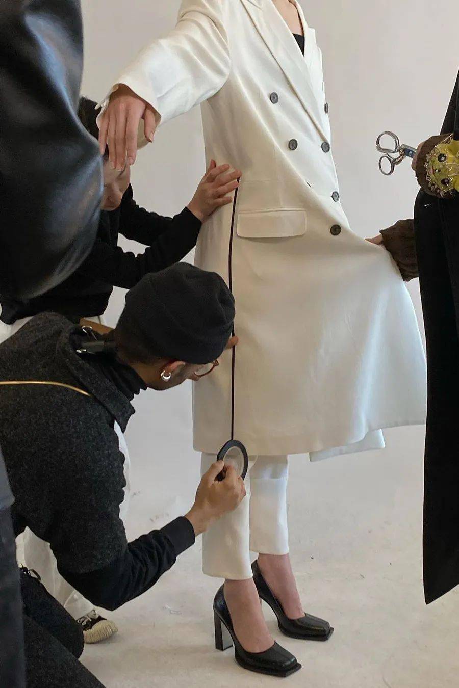 叛逆|他从Celine离职后,创立品牌短短一年火速爆红!新生代叛逆少年的禁欲系极简风~