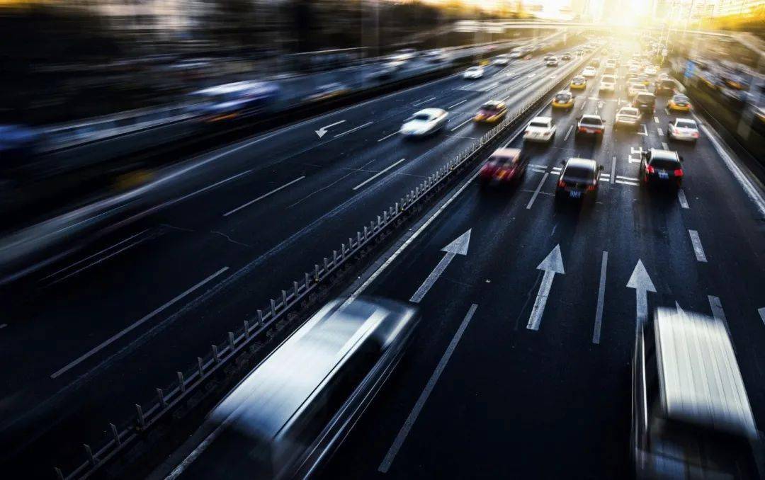 梦境奇遇，电梯飞速下坠后的意外平稳