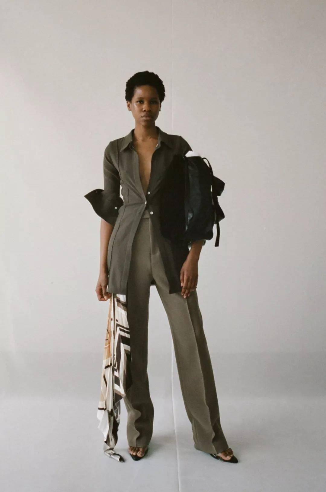 叛逆|他从Celine离职后,创立品牌短短一年火速爆红!新生代叛逆少年的禁欲系极简风~