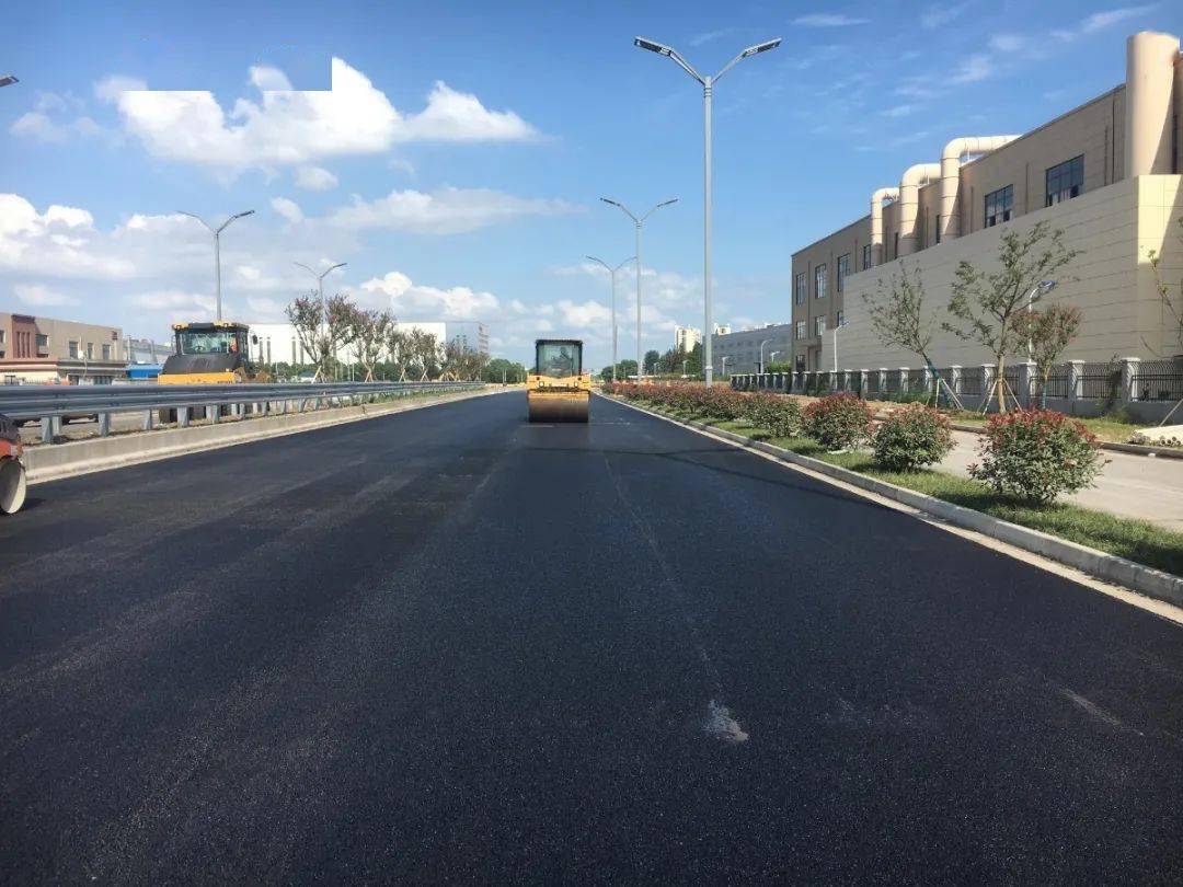在太浏快速路靠近g346国道终点段300米的施工现场,来自苏州三安交通