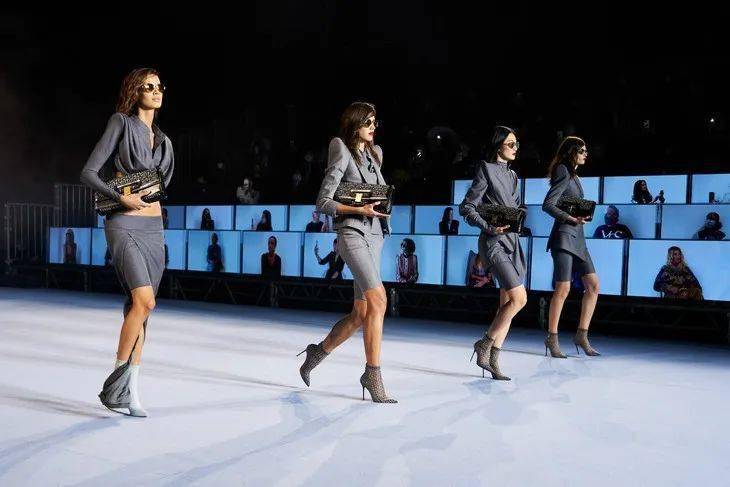 Lye|T型台 | 真·直播看秀，Balmain玩出花了