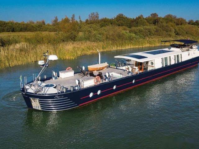 荷兰驳船(dutch barge):可达120英尺长,20英尺宽,这种船比窄船更宽