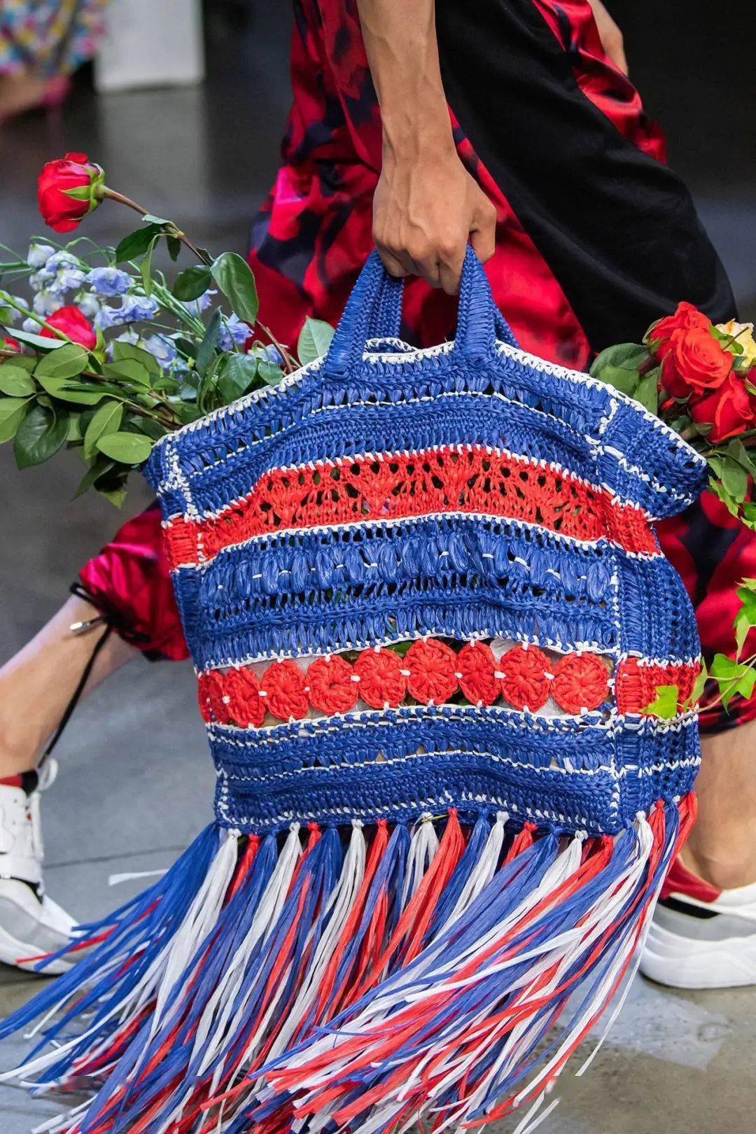 Gurung|犹如花卉田园诗的超美礼服设计，来自尼泊尔的＂名媛杀手＂设计师，美国第一夫人都爱他！