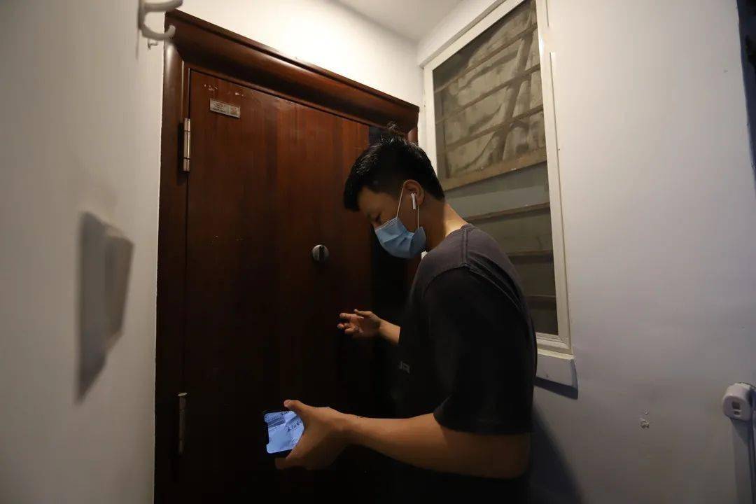 个人口罩案_戴口罩的卡通图片(2)