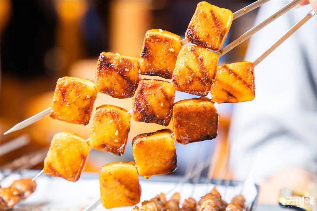 小串|魔都市中心罕见「土灶烧烤」！百元铺满桌！又壕又横又硬核！