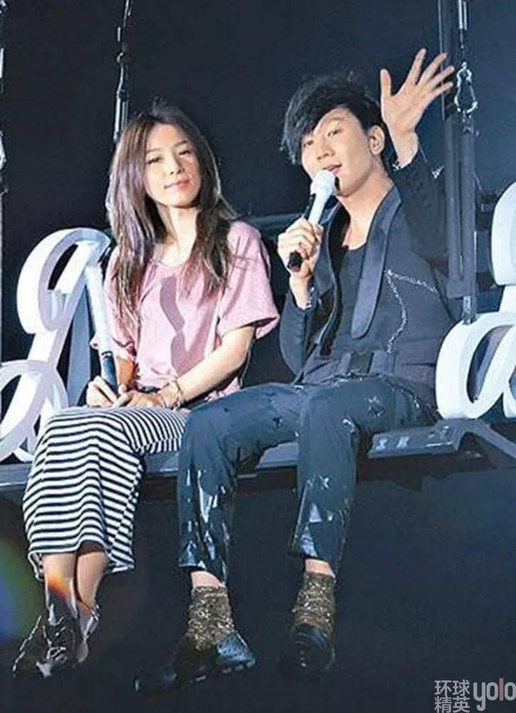 林俊杰演唱《豆浆油条》向hebe表白,但最终田馥甄还是选择了婉拒