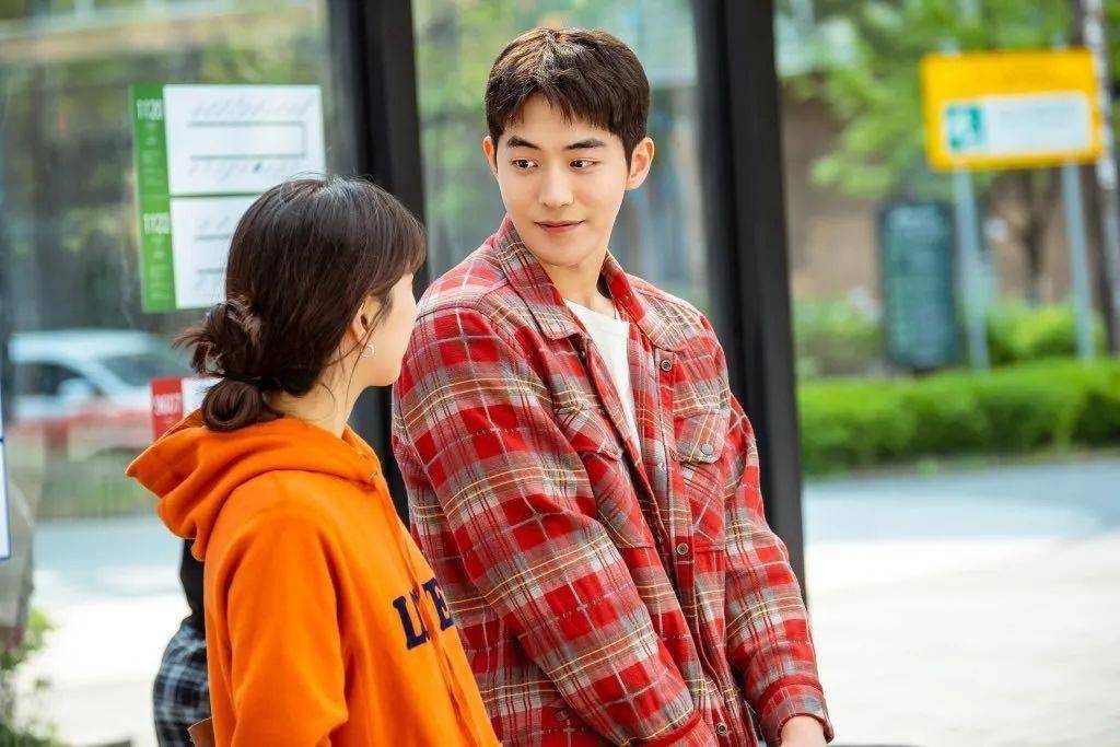 男方|裴秀智有新恋情了?男方居然是程序员!对视也太甜啦......