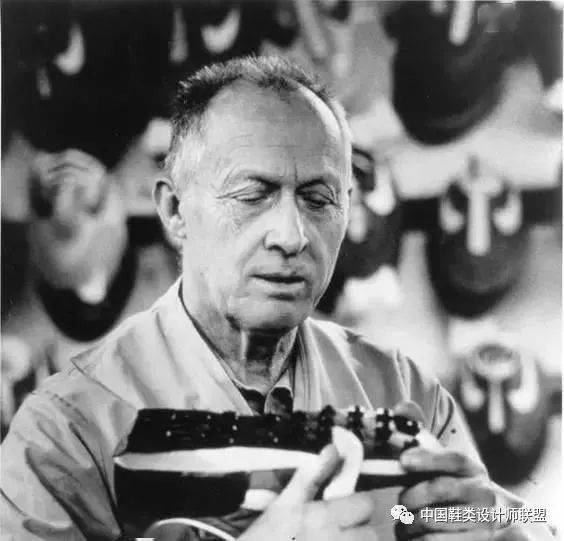 Waffle|侃鞋丨阿迪达斯的2020：惨痛之下，仍有光芒