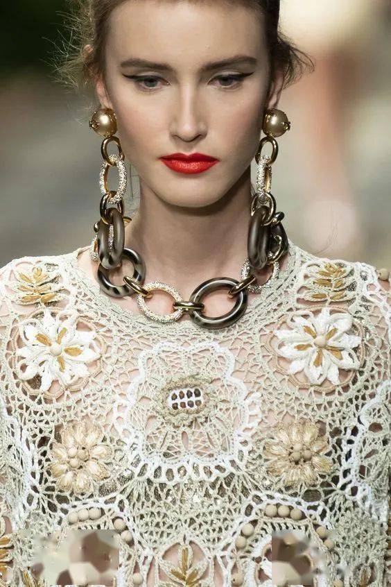 配饰|拉风派vs精致派?你pick哪一种配饰style?