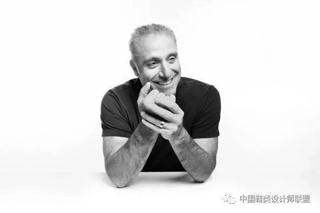 Waffle|侃鞋丨阿迪达斯的2020：惨痛之下，仍有光芒