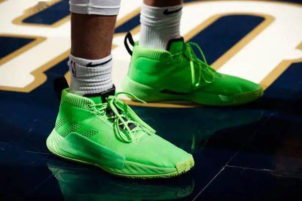 Waffle|侃鞋丨阿迪达斯的2020：惨痛之下，仍有光芒